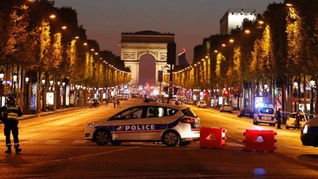 paris-police-officer-killed