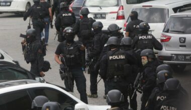 suicide-bombings-indonesia-police