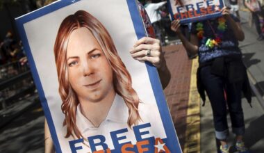 Chelsea-Manning-free